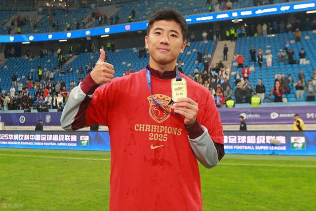 意外！上港功勋国脚无球可踢官宣离队，被迫屈身踢中乙，引发热议|李圣龙|上海海港|足球|U21|俱乐部_新浪体育_新浪新闻
